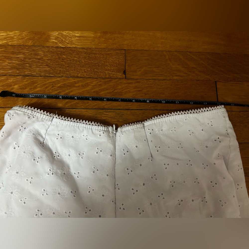 White eyelet skirt - Picture 2 of 3